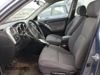 2006 Toyota Matrix STD z VIN 2T1KR32E86C582856, wystawiony jako Copart lot #51451135 z przebiegiem 216 153 mil mil oraz Szkoda całkowita • Salvage title. Historia ofert i sprzedaży dostępna na DreamBid. Obrazek 7.