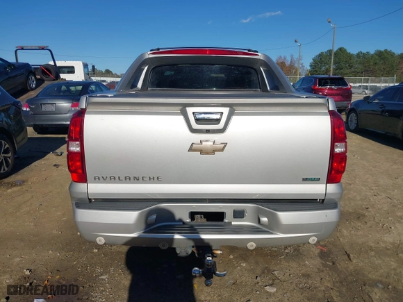 2011 Chevrolet Avalanche LTZ with VIN 3GNMCGE01BG331489, listed as a IAAI auction lot 40914760 with 1 mi miles. Bid and sale history available at carsss.com. Image 17.