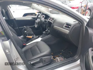 2014 Volkswagen Jetta SE with VIN 3VWD17AJ7EM331139, listed as a IAAI auction lot 41813500 with 110,233 mi miles and . Bid and sale history available at DreamBid. Image 5.