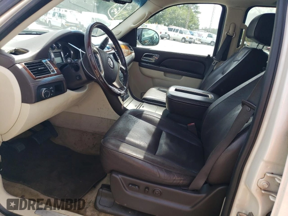 2010 Cadillac Escalade z VIN 1GYUCKEF1AR285882, wystawiony jako Copart lot #84595804 z przebiegiem 225 775 mil mil oraz Nie do naprawy • Non repairable. Historia ofert i sprzedaży dostępna na DreamBid. Obrazek 7.
