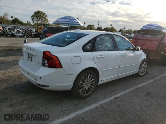 2009 Volvo S40 2.4L with VIN YV1MS390692447380, listed as a Copart auction lot 47226095 with 68,439 mi miles and Salvage Title. Bid and sale history available at carsss.com. Image 3.