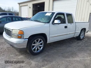 2000 GMC New Sierra 1500 SL with VIN 2GTEC19V0Y1286871, listed as a IAAI auction lot 41752865 with 298,925 mi miles. Bid and sale history available at carsss.com. Image 2.