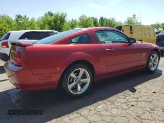 2008 Ford Mustang GT Deluxe z VIN 1ZVHT82H185148925, wystawiony jako Copart lot #61918505 z przebiegiem 186 364 mil mil oraz Czysty tytuł • Clean title. Historia ofert i sprzedaży dostępna na DreamBid. Obrazek 3.