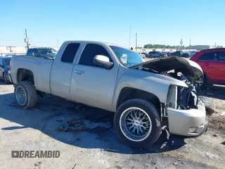 2009 Chevrolet Silverado 1500 LT with VIN 1GCEC29009Z120983, listed as a IAAI auction lot 41656297 with 201,456 mi miles. Bid and sale history available at carsss.com. Image 1.