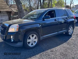 2010 GMC Terrain SLT-1 z VIN 2CTFLGEW3A6322006, wystawiony jako Copart lot #55598105 z przebiegiem 143 413 mil mil oraz Czysty tytuł • Clean title. Historia ofert i sprzedaży dostępna na DreamBid. Obrazek 1.