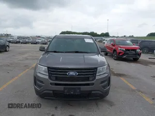 2017 Ford Police Interceptor Utility z VIN 1FM5K8ARXHGD26446, wystawiony jako IAAI lot #42779736 z przebiegiem 133 865 mil mil oraz . Historia ofert i sprzedaży dostępna na DreamBid. Obrazek 12.