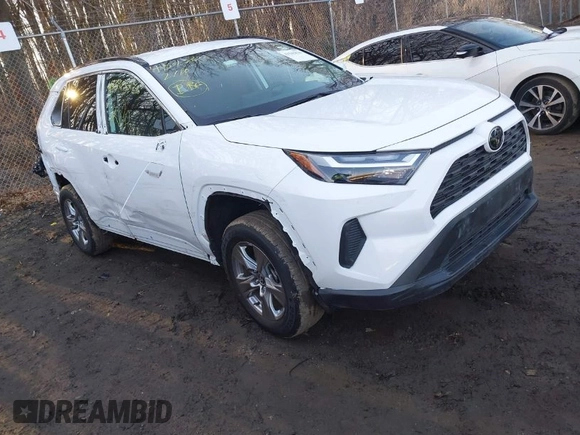 2022 Toyota RAV4 XLE with VIN 2T3P1RFV4NC305332, listed as a IAAI auction lot 41543826 with 11,240 mi miles. Bid and sale history available at carsss.com. Image 1.