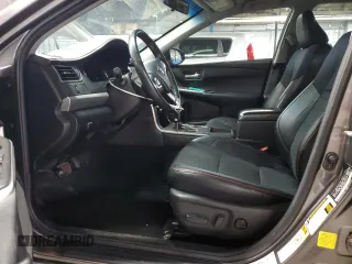 2017 Toyota Camry XLE z VIN 4T1BF1FK1HU721157, wystawiony jako Copart lot #55772635 z przebiegiem 178 665 mil mil oraz Szkoda całkowita • Salvage title. Historia ofert i sprzedaży dostępna na DreamBid. Obrazek 7.