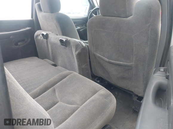 2005 Chevrolet Silverado 1500 LS with VIN 2GCEC13T151262095, listed as a IAAI auction lot 42032223 with 210,515 mi miles. Bid and sale history available at carsss.com. Image 8.