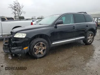2004 Volkswagen Touareg z VIN WVGBC77L54D058303, wystawiony jako Copart lot #47821645 z przebiegiem Nie podano mil oraz Szkoda całkowita • Salvage title. Historia ofert i sprzedaży dostępna na DreamBid. Obrazek 1.