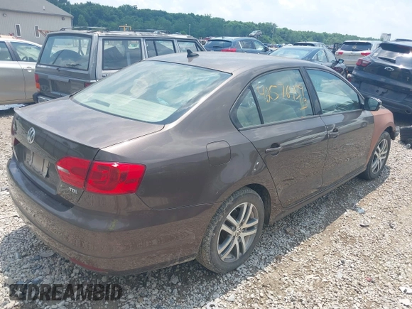 2012 Volkswagen Jetta TDI z VIN 3VWLL7AJ3CM349740, wystawiony jako IAAI lot #42576459 z przebiegiem 135 444 mil mil oraz . Historia ofert i sprzedaży dostępna na DreamBid. Obrazek 4.