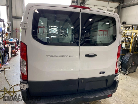 2016 Ford Transit Cargo z VIN 1FTYE1YM3GKB18575, wystawiony jako IAAI lot #42734024 z przebiegiem 186 138 mil mil oraz . Historia ofert i sprzedaży dostępna na DreamBid. Obrazek 3.