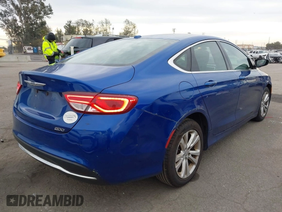2015 Chrysler 200 Limited with VIN 1C3CCCAB5FN640243, listed as a IAAI auction lot 41198115 with 152,871 mi miles. Bid and sale history available at carsss.com. Image 4.