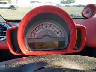 2013 Smart fortwo Passion z VIN WMEEK3BA3DK661248, wystawiony jako Copart lot #81115694 z przebiegiem 112 817 mil mil oraz Szkoda całkowita • Salvage title. Historia ofert i sprzedaży dostępna na DreamBid. Obrazek 9.