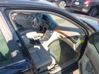 2005 Volvo S80 with VIN YV1TS592451405900, listed as a IAAI auction lot 41977975 with 133,169 mi miles. Bid and sale history available at carsss.com. Image 5.