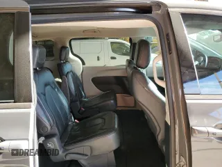 2022 Chrysler Pacifica Touring L z VIN 2C4RC1BGXNR150211, wystawiony jako Copart lot #58375835 z przebiegiem 74 088 mil mil oraz Szkoda całkowita • Salvage title. Historia ofert i sprzedaży dostępna na DreamBid. Obrazek 11.