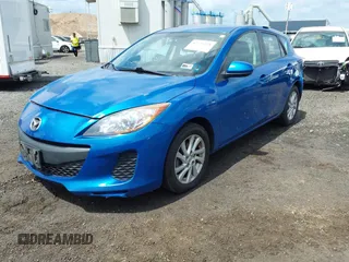 2012 Mazda 3 i Touring z VIN JM1BL1L85C1661934, wystawiony jako IAAI lot #42746228 z przebiegiem 165 386 mil mil oraz . Historia ofert i sprzedaży dostępna na DreamBid. Obrazek 2.
