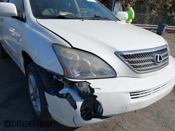 2008 Lexus RX 400h with VIN JTJHW31U882855000, listed as a IAAI auction lot 41912173 with 332,889 mi miles and . Bid and sale history available at DreamBid. Image 6.