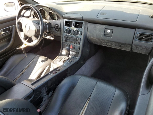 1998 Mercedes-Benz SLK-Class with VIN WDBKK47F4WF061313, listed as a Copart auction lot 46822135 with 138,390 mi miles and Clean Title. Bid and sale history available at carsss.com. Image 8.