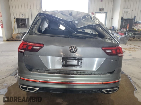 2024 Volkswagen Tiguan SEL R-Line z VIN 3VV4B7AX0RM012032, wystawiony jako Copart lot #54157225 z przebiegiem Nie podano mil oraz Szkoda całkowita • Salvage title. Historia ofert i sprzedaży dostępna na DreamBid. Obrazek 6.