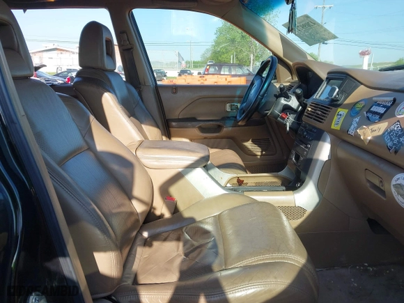 2004 Honda Pilot EX with VIN 2HKYF18614H535377, listed as a IAAI auction lot 42099729 with 362,460 mi miles. Bid and sale history available at carsss.com. Image 5.