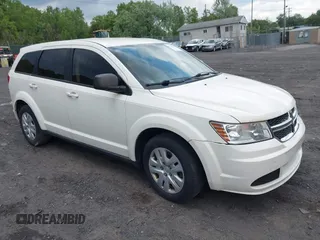 2013 Dodge Journey SE z VIN 3C4PDCAB7DT695493, wystawiony jako IAAI lot #42450756 z przebiegiem 153 064 mil mil oraz . Historia ofert i sprzedaży dostępna na DreamBid. Obrazek 1.