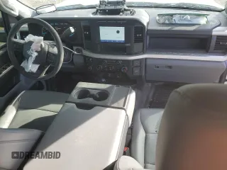 2023 Ford F-350 z VIN 1FT8X3BA1PED26053, wystawiony jako Copart lot #42484225 z przebiegiem 5 648 mil mil oraz Szkoda całkowita • Salvage title. Historia ofert i sprzedaży dostępna na DreamBid. Obrazek 8.