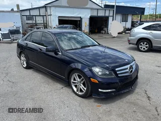 2012 Mercedes-Benz C 300 Sport z VIN WDDGF8BB5CR232660, wystawiony jako Copart lot #58372185 z przebiegiem 152 655 mil mil oraz Czysty tytuł • Clean title. Historia ofert i sprzedaży dostępna na DreamBid. Obrazek 1.