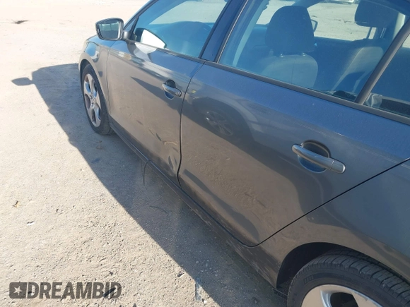 2012 Volkswagen Jetta S с VIN 3VW2K7AJ3CM335903, выставлен на аукционе IAAI как лот 42248250 с пробегом 142 826 миль миль и . История ставок и продаж доступна на DreamBid. Изображение 6.