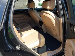 2023 Porsche Cayenne z VIN WP1AA2AYXPDA01076, wystawiony jako IAAI lot #42301868 z przebiegiem 23 249 mil mil oraz . Historia ofert i sprzedaży dostępna na DreamBid. Obrazek 8.