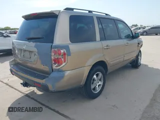 2006 Honda Pilot EX-L with VIN 5FNYF18586B028291, listed as a IAAI auction lot 42040904 with 217,038 mi miles and . Bid and sale history available at carsss.com. Image 4.
