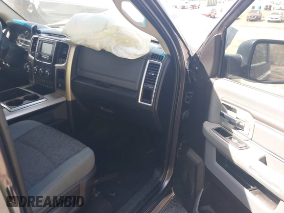 2015 Ram 1500 Big Horn z VIN 1C6RR7GT8FS549293, wystawiony jako IAAI lot #41833000 z przebiegiem Nie podano mil oraz . Historia ofert i sprzedaży dostępna na DreamBid. Obrazek 5.