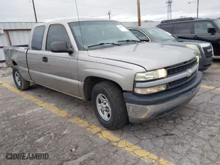 2002 Chevrolet Silverado 1500 LS with VIN 1GCEC19W12Z120303, listed as a IAAI auction lot 41269996 with 185,809 mi miles. Bid and sale history available at carsss.com. Image 1.