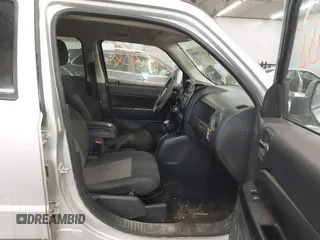 2012 Jeep Patriot Sport with VIN 1C4NJRBB4CD520348, listed as a IAAI auction lot 41378088 with 287,637 mi miles. Bid and sale history available at carsss.com. Image 5.
