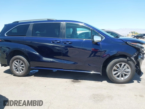 2022 Toyota Sienna LE z VIN 5TDKRKEC0NS101136, wystawiony jako IAAI lot #42141395 z przebiegiem 38 278 mil mil oraz . Historia ofert i sprzedaży dostępna na DreamBid. Obrazek 13.