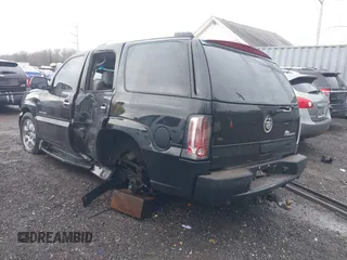 2002 Cadillac Escalade z VIN 1GYEK63N62R205809, wystawiony jako IAAI lot #41090723 z przebiegiem 180 631 mil mil oraz . Historia ofert i sprzedaży dostępna na DreamBid. Obrazek 6.