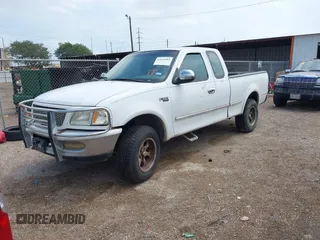 1997 Ford F-150 XL z VIN 1FTEX18L0VNB99499, wystawiony jako IAAI lot #42163584 z przebiegiem 242 946 mil mil oraz . Historia ofert i sprzedaży dostępna na DreamBid. Obrazek 2.