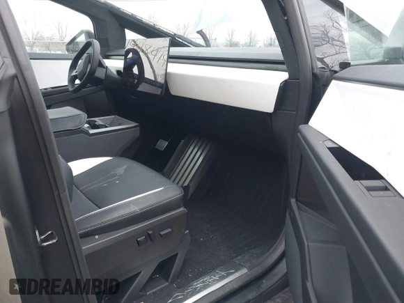 2024 Tesla Cybertruck с VIN 7G2CEHEDXRA026834, выставлен на аукционе IAAI как лот 41448419 с пробегом 2 938 миль миль и . История ставок и продаж доступна на DreamBid. Изображение 5.