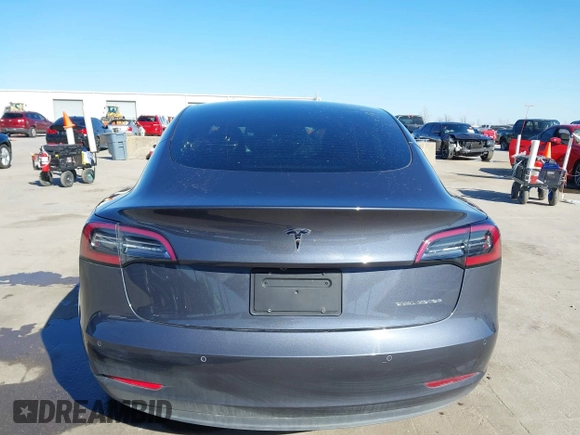 2022 Tesla Model 3 Long Range z VIN 5YJ3E1EB9NF197127, wystawiony jako IAAI lot #41366323 z przebiegiem 56 559 mil mil oraz . Historia ofert i sprzedaży dostępna na DreamBid. Obrazek 17.