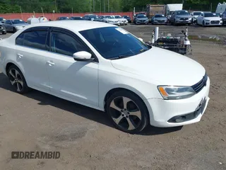 2014 Volkswagen Jetta SE z VIN 3VWD17AJ2EM201544, wystawiony jako IAAI lot #42190501 z przebiegiem 160 137 mil mil oraz . Historia ofert i sprzedaży dostępna na DreamBid. Obrazek 1.