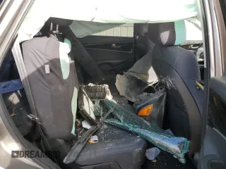 2016 Kia Sorento LX z VIN 5XYPGDA59GG072038, wystawiony jako Copart lot #50221465 z przebiegiem Nie podano mil oraz Szkoda całkowita • Salvage title. Historia ofert i sprzedaży dostępna na DreamBid. Obrazek 11.