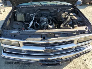 1998 Chevrolet Tahoe z VIN 3GNEK18R9WG123185, wystawiony jako Copart lot #53020915 z przebiegiem 310 261 mil mil oraz Nie do naprawy. Historia ofert i sprzedaży dostępna na DreamBid. Obrazek 12.