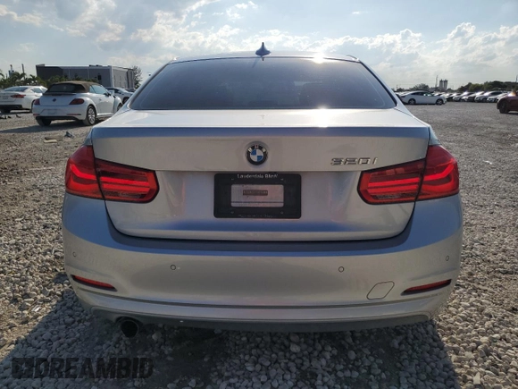 2017 BMW 3 Series 320i z VIN WBA8E1G51HNU13536, wystawiony jako Copart lot #56776245 z przebiegiem 78 809 mil mil oraz Szkoda całkowita • Salvage title. Historia ofert i sprzedaży dostępna na DreamBid. Obrazek 6.