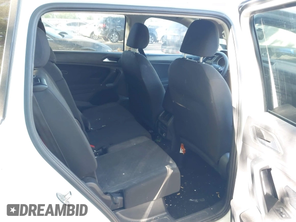 2020 Volkswagen Tiguan S z VIN 3VV1B7AX5LM010741, wystawiony jako IAAI lot #42030616 z przebiegiem 104 533 mil mil oraz . Historia ofert i sprzedaży dostępna na DreamBid. Obrazek 8.