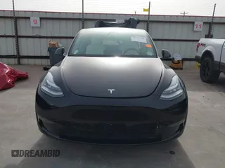 2022 Tesla Model Y Long Range z VIN 7SAYGAEE5NF428327, wystawiony jako IAAI lot #41698750 z przebiegiem 26 846 mil mil oraz . Historia ofert i sprzedaży dostępna na DreamBid. Obrazek 12.