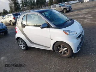 2015 Smart fortwo Passion with VIN WMEEJ3BA2FK813106, listed as a IAAI auction lot 41507296 with 57,935 mi miles. Bid and sale history available at carsss.com. Image 1.
