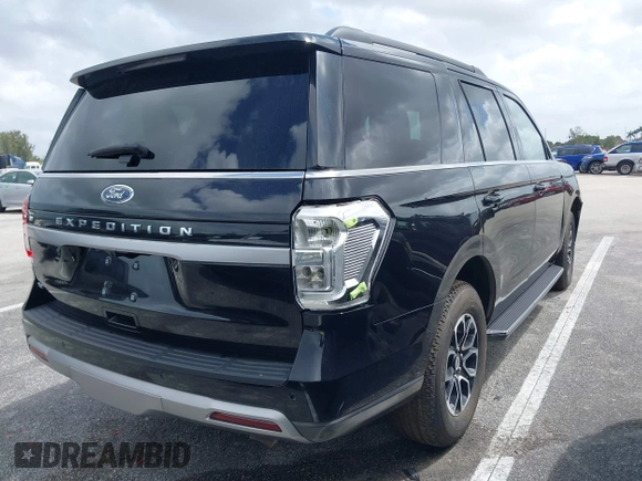 2022 Ford Expedition XLT with VIN 1FMJU1JT9NEA67323, listed as a IAAI auction lot 41716855 with 34,513 mi miles. Bid and sale history available at carsss.com. Image 4.