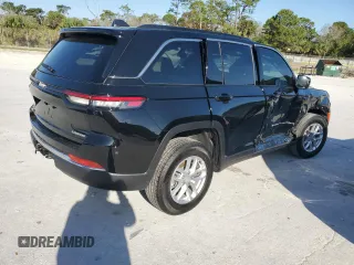 2025 Jeep Grand Cherokee Laredo with VIN 1C4RJHAG1SC278728, listed as a Copart auction lot 45920395 with 3,850 mi miles and Salvage Title. Bid and sale history available at DreamBid. Image 3.