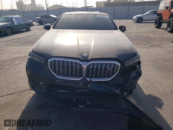 2024 BMW i5 eDrive40 z VIN WBY33FK04RCR61828, wystawiony jako Copart lot #75008794 z przebiegiem 11 905 mil mil oraz Szkody całkowita. Historia ofert i sprzedaży dostępna na DreamBid. Obrazek 5.