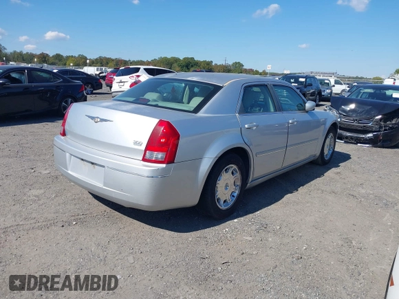 2005 Chrysler 300 with VIN 2C3AA53G35H634689, listed as a IAAI auction lot 40523572 with 1 mi miles. Bid and sale history available at carsss.com. Image 4.
